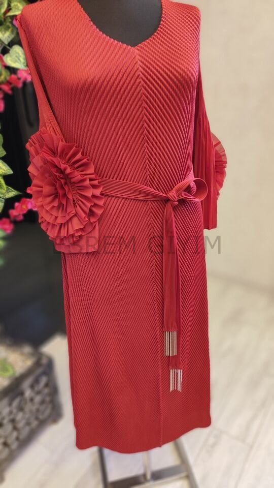İTHAL KOLU GÜLLÜ MİDİ ELBİSE 2